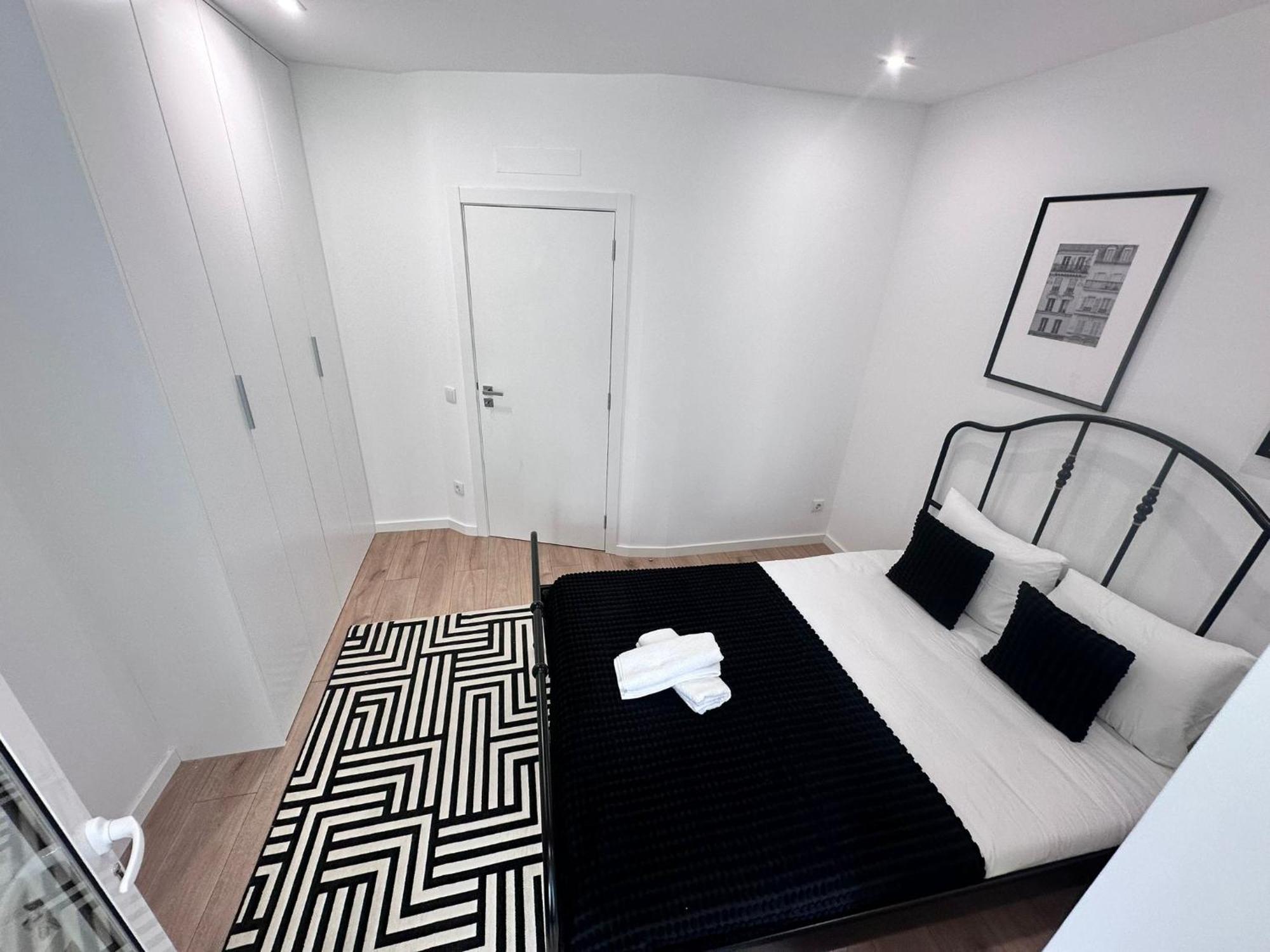 The Antonio Pedro House - No 2d - Stunning Three-bedroom Apartment